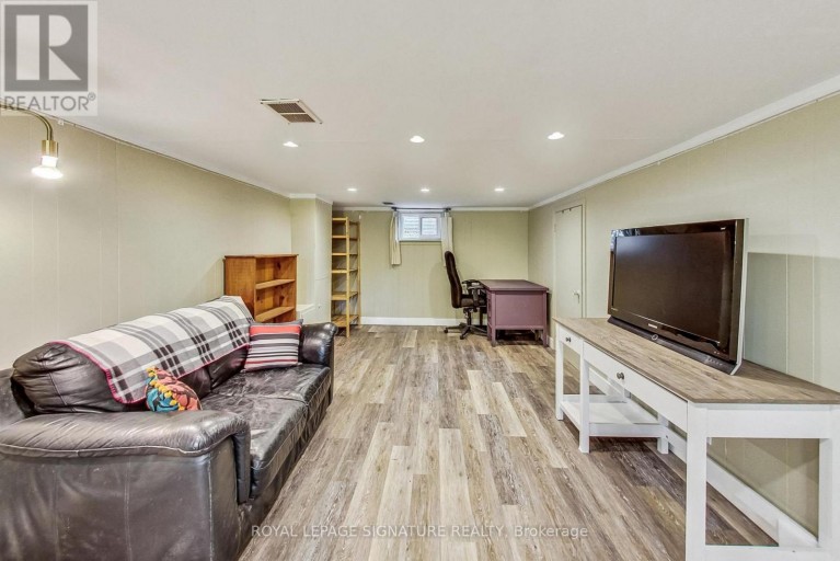 1 MILNE AVENUE, Toronto (Oakridge), Ontario, M1L1J7