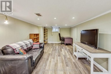 1 MILNE AVENUE Toronto (Oakridge) Ontario photo 9