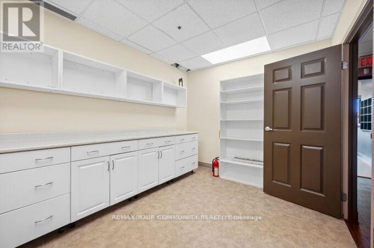 6 - 355 HARRY WALKER PARKWAY, Newmarket (Newmarket Industrial Park), Ontario, L3Y8V6