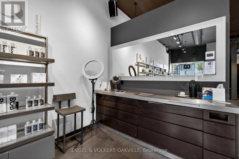 145 LAKESHORE ROAD E, Oakville (OO Old Oakville), Ontario, L6J1H3