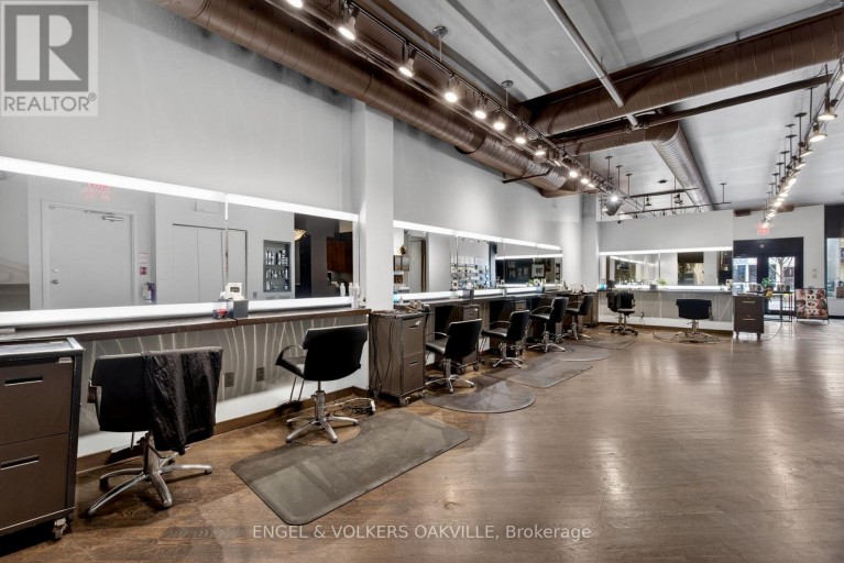 145 LAKESHORE ROAD E, Oakville (OO Old Oakville), Ontario, L6J1H3