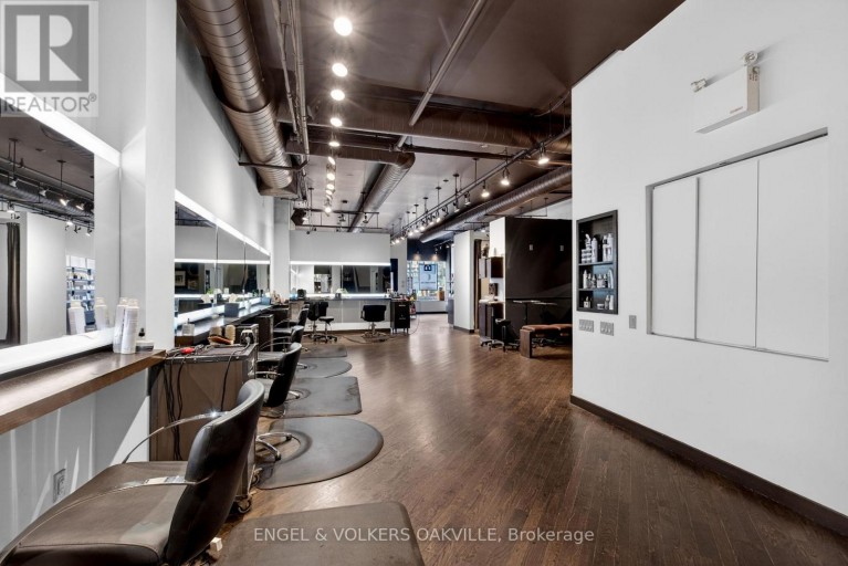 145 LAKESHORE ROAD E, Oakville (OO Old Oakville), Ontario, L6J1H3