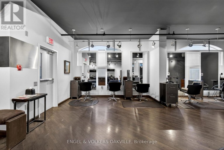145 LAKESHORE ROAD E, Oakville (OO Old Oakville), Ontario, L6J1H3