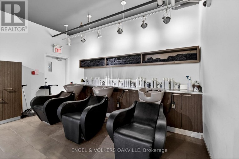 145 LAKESHORE ROAD E, Oakville (OO Old Oakville), Ontario, L6J1H3