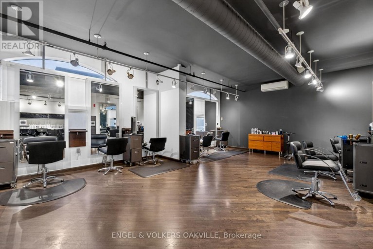 145 LAKESHORE ROAD E, Oakville (OO Old Oakville), Ontario, L6J1H3