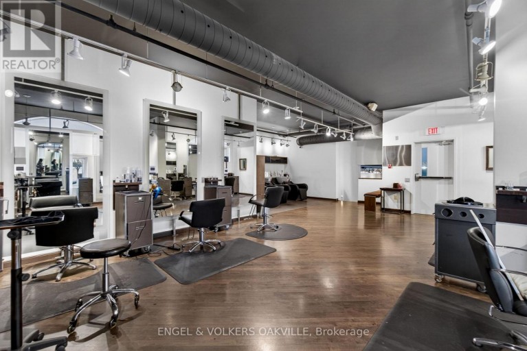 145 LAKESHORE ROAD E, Oakville (OO Old Oakville), Ontario, L6J1H3