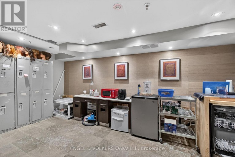 145 LAKESHORE ROAD E, Oakville (OO Old Oakville), Ontario, L6J1H3