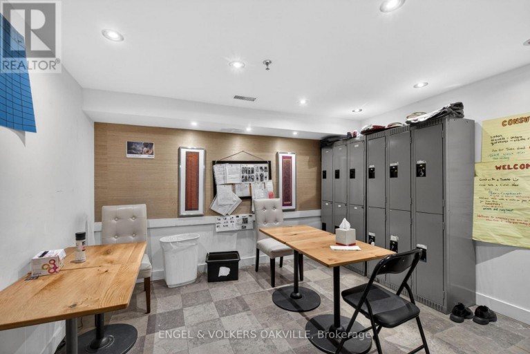 145 LAKESHORE ROAD E, Oakville (OO Old Oakville), Ontario, L6J1H3