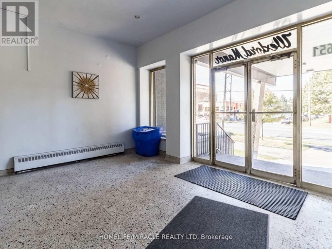 302 - 1651 VICTORIA PK AVENUE, Toronto (Wexford-Maryvale), Ontario, M1R1P9