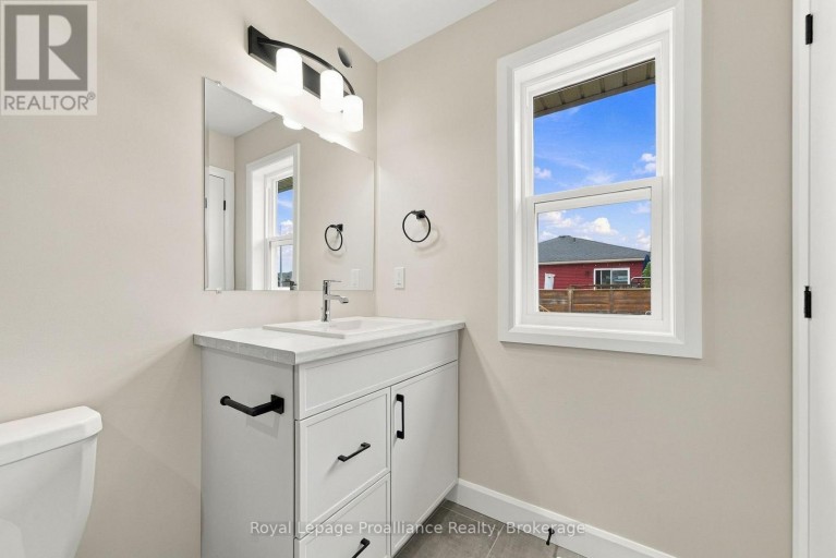100 HASTINGS PARK DRIVE, Belleville (Belleville Ward), Ontario, K8P0G7