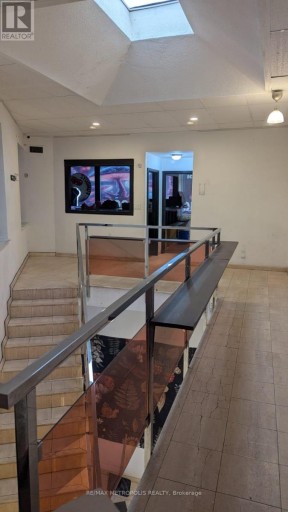 UPPER - 1 DUNLOP STREET E, Barrie (City Centre), Ontario, L4N1A1