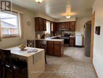 243 SHAWNEE CIRCLE Toronto (Pleasant View) Ontario photo 5
