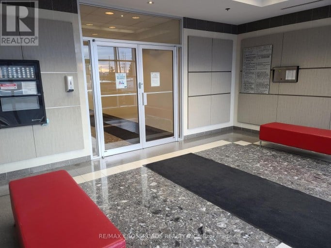102 -SECTION 1 - 18 CROWN  STEEL DRIVE, Markham (Milliken Mills West), Ontario, L3R9X8