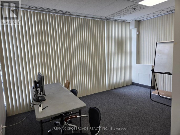 102 -SECTION 1 - 18 CROWN  STEEL DRIVE, Markham (Milliken Mills West), Ontario, L3R9X8
