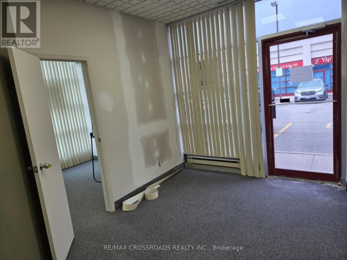 102 -SECTION 1 - 18 CROWN  STEEL DRIVE, Markham (Milliken Mills West), Ontario, L3R9X8