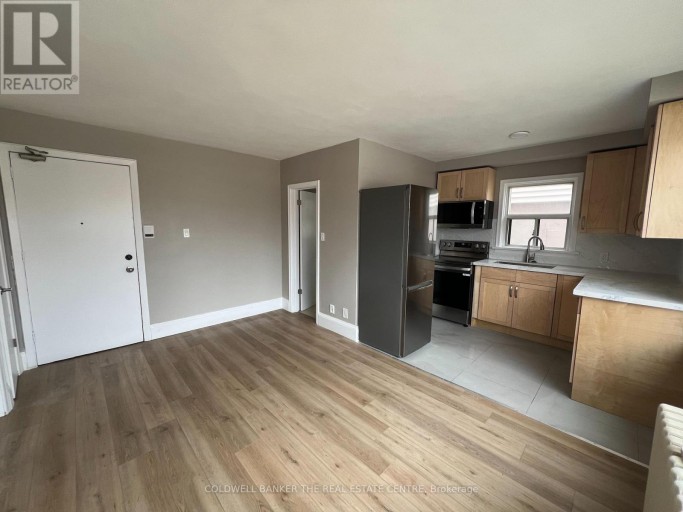 4 - 108 GRANDVILLE AVENUE, Toronto (Rockcliffe-Smythe), Ontario, M6N4V2