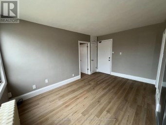 4 - 108 GRANDVILLE AVENUE Toronto (Rockcliffe-Smythe) Ontario photo 4