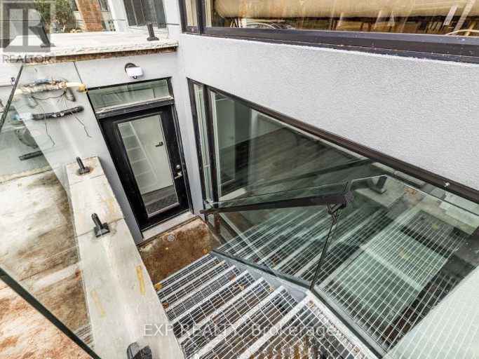 LOWER - 19 DEVON ROAD, Toronto (East End-Danforth), Ontario, M4E2J7