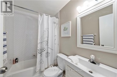 1007 - 45 POND MILLS ROAD London South (South J) Ontario photo 16