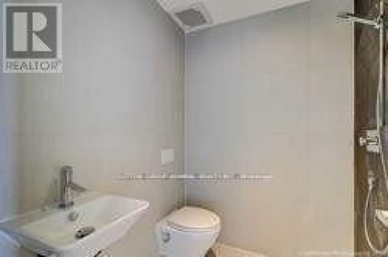 212 - 678 KINGSTON ROAD, Toronto (East End-Danforth), Ontario, M4E1R4