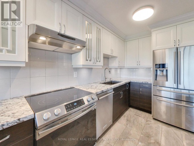 1302 - 240 SCARLETT ROAD, Toronto (Rockcliffe-Smythe), Ontario, M6N4X4