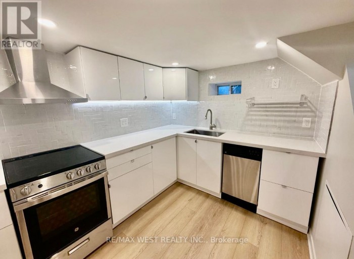 BSMT - 10 VIMY AVENUE, Toronto (Weston), Ontario, M9N2W2