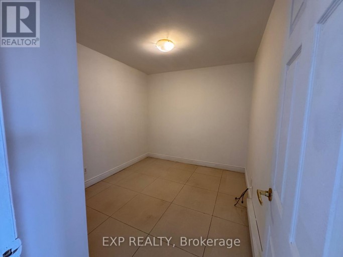 1 - 256 LAKESHORE ROAD E, Mississauga (Port Credit), Ontario, L5G1G9