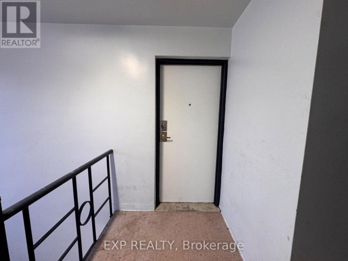 1 - 256 LAKESHORE ROAD E, Mississauga (Port Credit), Ontario, L5G1G9