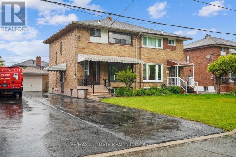 12 THURODALE AVENUE, Toronto (Brookhaven-Amesbury), Ontario, M6M3B3