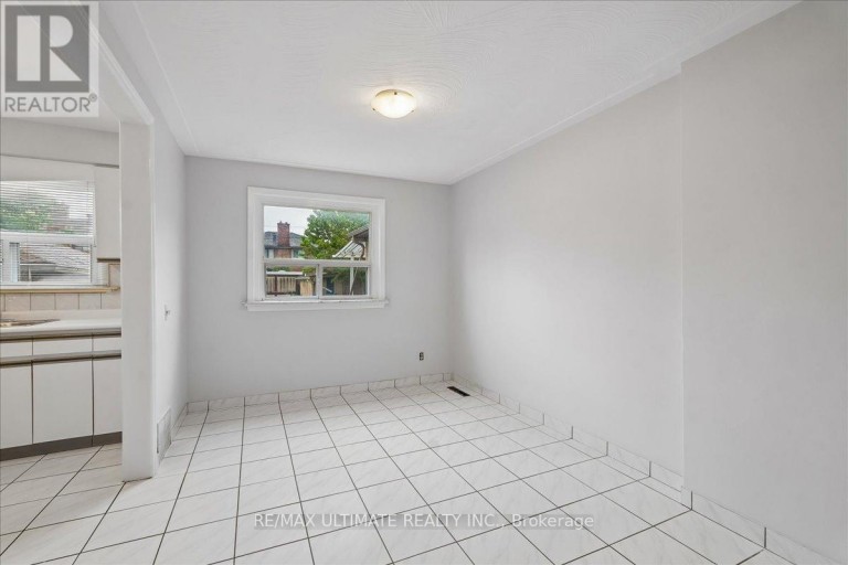 12 THURODALE AVENUE, Toronto (Brookhaven-Amesbury), Ontario, M6M3B3