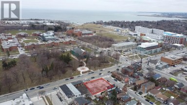 3142 LAKE SHORE BOULEVARD W Toronto (New Toronto) Ontario photo 1