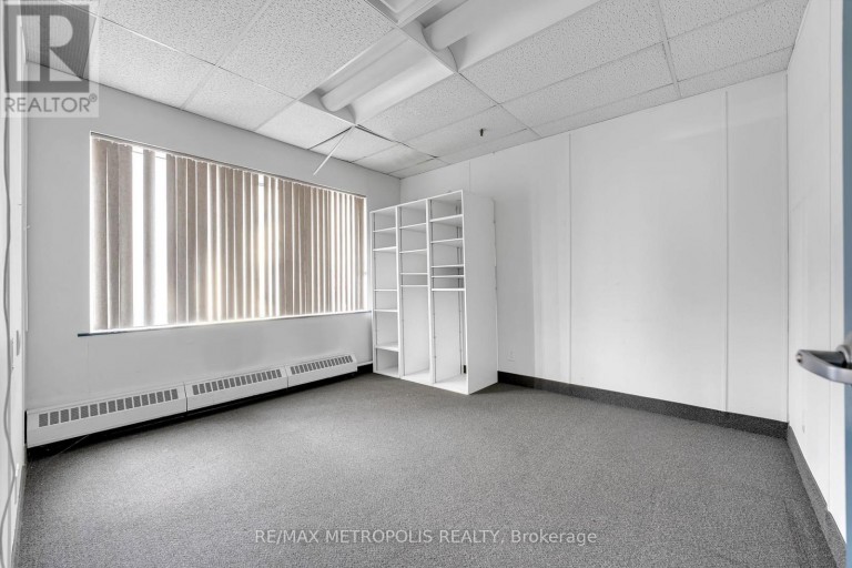 35 OAK STREET, Toronto (Humberlea-Pelmo Park), Ontario, M9N1A1