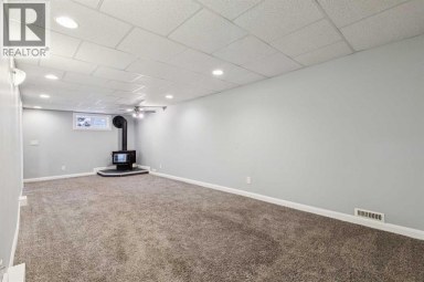 40 Henefer Road SW Calgary Alberta photo 19