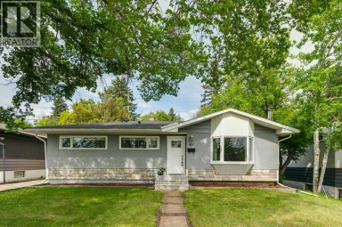40 Henefer Road SW Calgary Alberta photo 2