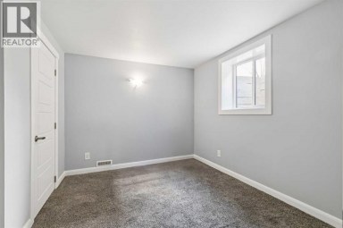 40 Henefer Road SW Calgary Alberta photo 23