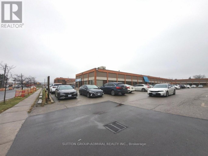 474 CHAMPAGNE DRIVE, Toronto (York University Heights), Ontario, M3J2T9