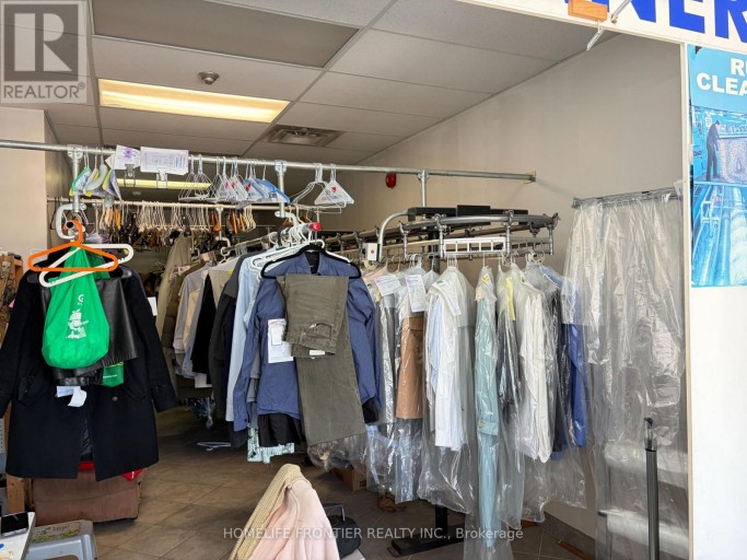 2415 DUNDAS STREET W, Toronto (High Park North), Ontario, M6P1X3