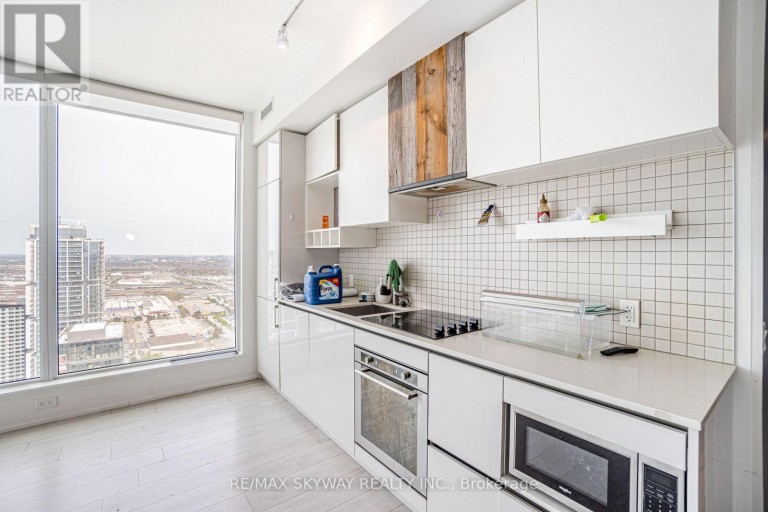 5702 - 5 BUTTERMILL AVENUE, Vaughan (Vaughan Corporate Centre), Ontario, L4K0J5