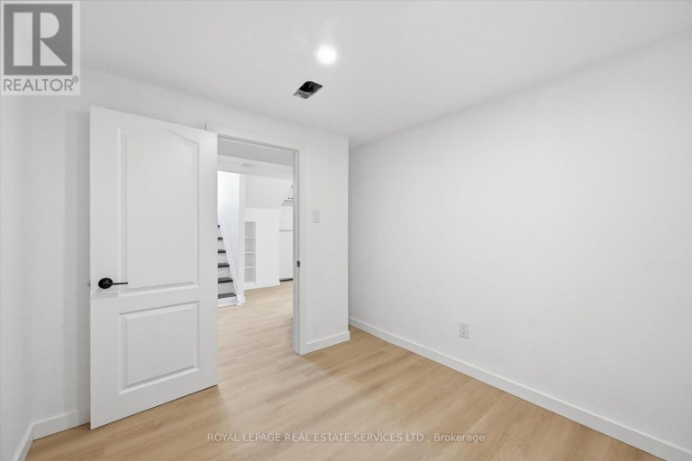 LOWER - 6 GREENING COURT, Hamilton (Dundas), Ontario, L9H1G9