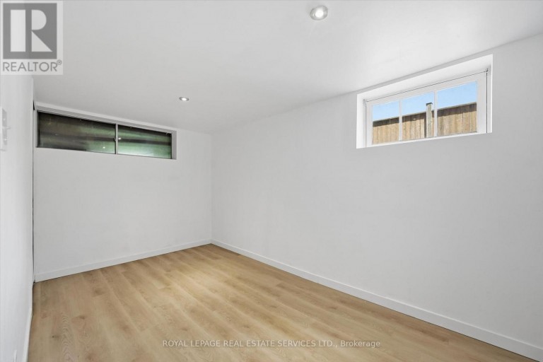 LOWER - 6 GREENING COURT, Hamilton (Dundas), Ontario, L9H1G9