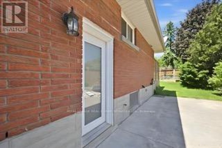 LOWER - 6 GREENING COURT, Hamilton (Dundas), Ontario, L9H1G9