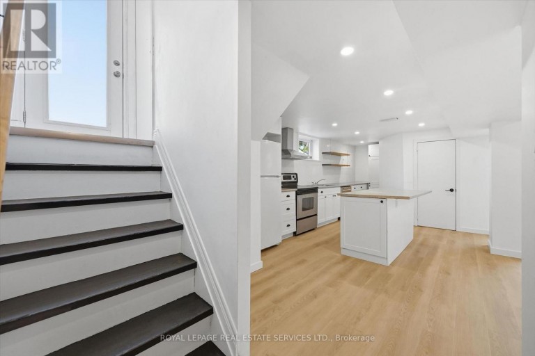 LOWER - 6 GREENING COURT, Hamilton (Dundas), Ontario, L9H1G9