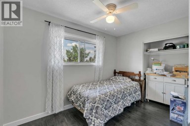 249 Acadia Drive SE Calgary Alberta photo 18