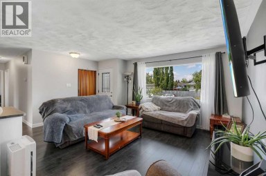 249 Acadia Drive SE Calgary Alberta photo 5
