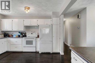 249 Acadia Drive SE Calgary Alberta photo 9