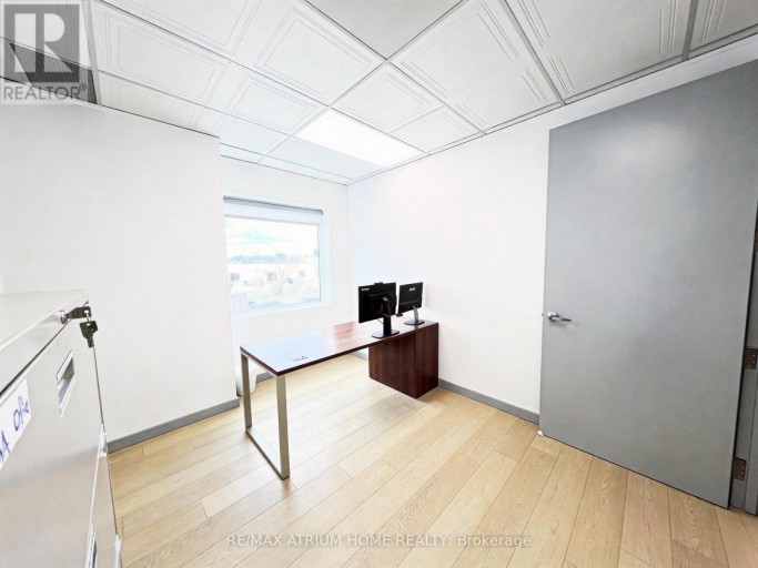 3190 STEELES AVENUE E, Markham (Milliken Mills West), Ontario, L3R1G9