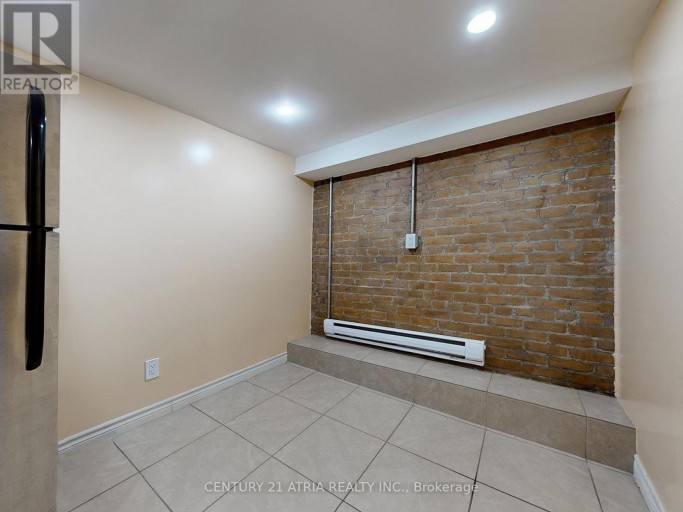 LOWER - 2828 DANFORTH AVENUE, Toronto (East End-Danforth), Ontario, M4C1M1
