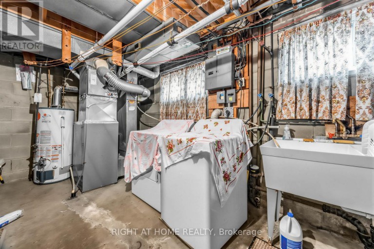 7 DAYSTROM DRIVE, Toronto (Humbermede), Ontario, M9M2A8