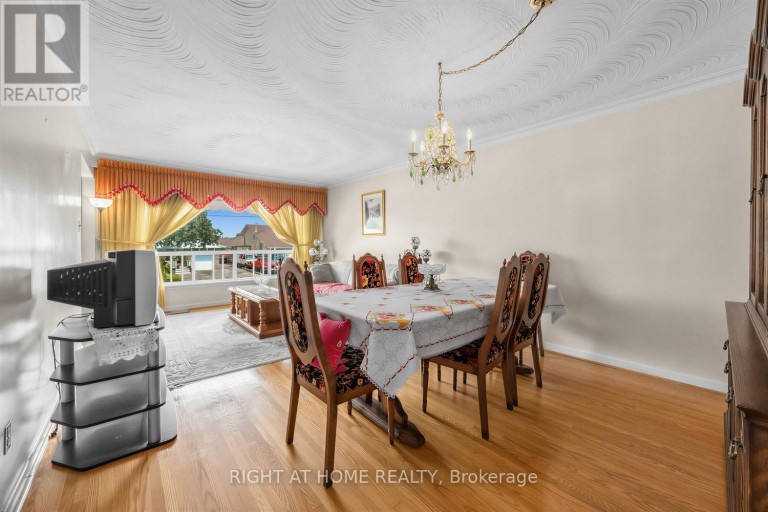 7 DAYSTROM DRIVE, Toronto (Humbermede), Ontario, M9M2A8