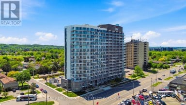516 - 2782 BARTON STREET Hamilton (Riverdale) Ontario photo 2